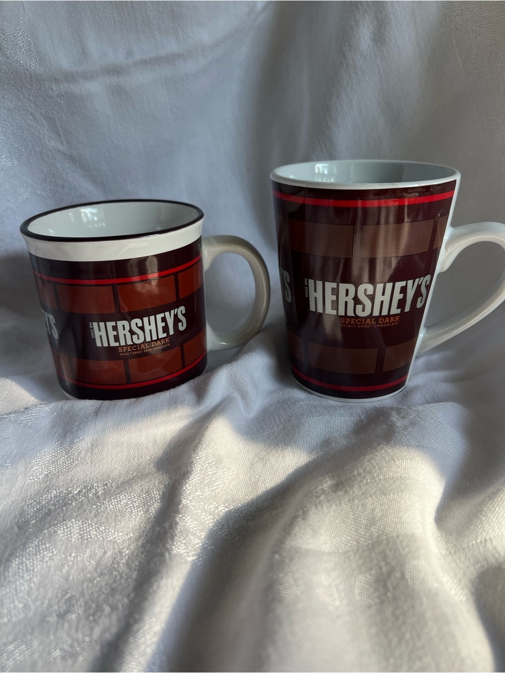 HERSHEY'S Special Dark Ceramic Mug Set in Dark Brown